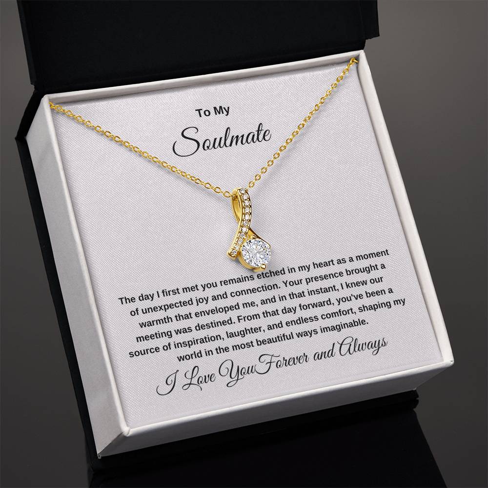 Alluring Beauty Necklace (Yellow & White Gold Variants)